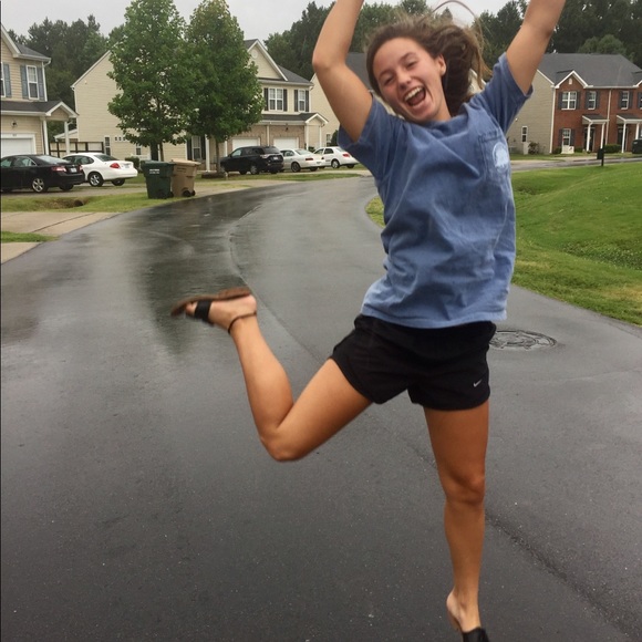 Meet your posher! - Picture 1 of 3